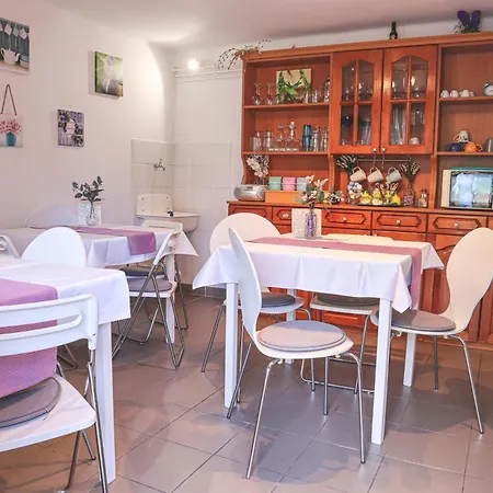 Szivarvany Panzio Bed & Breakfast