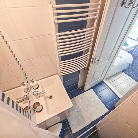 Szivarvany Panzio Bed & Breakfast 2*