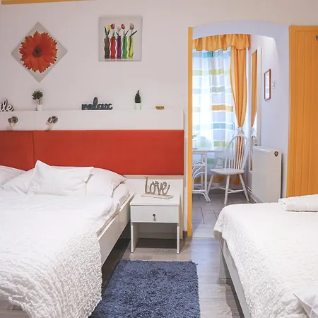 Szivárvány Panzió Bed and breakfast 2*