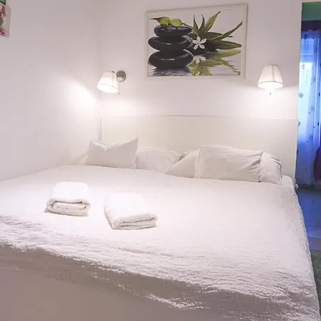 Szivarvany Panzio Bed & Breakfast