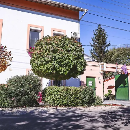 Bed & Breakfast Szivarvany Panzio Szeged
