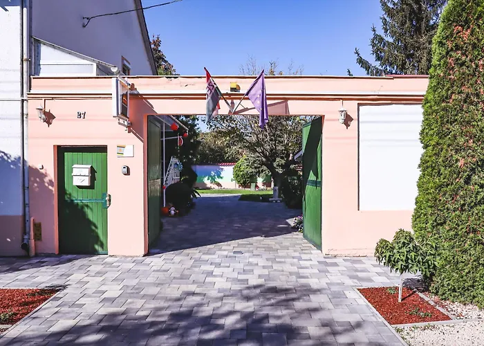 Szivarvany Panzio Bed & Breakfast